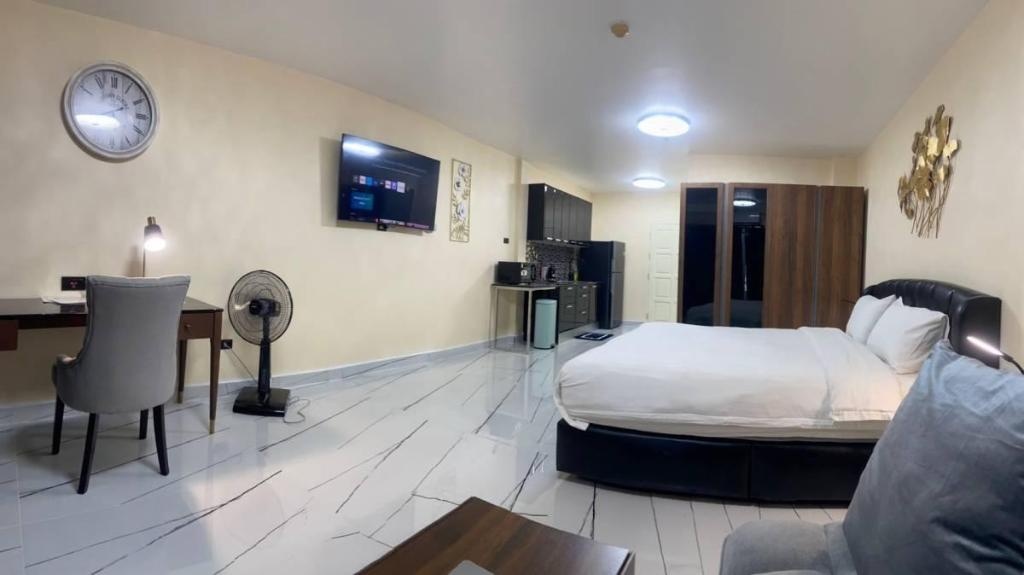 View Talay 6 MarkroomsCity View Double Apartment Interior View13