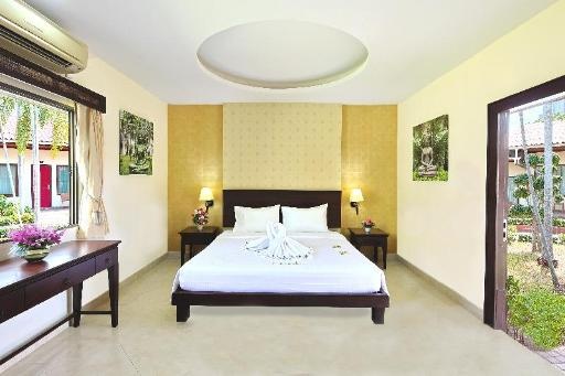Thai Garden Resort PattayaroomsDeluxe Garden View Bungalow Bedroom16