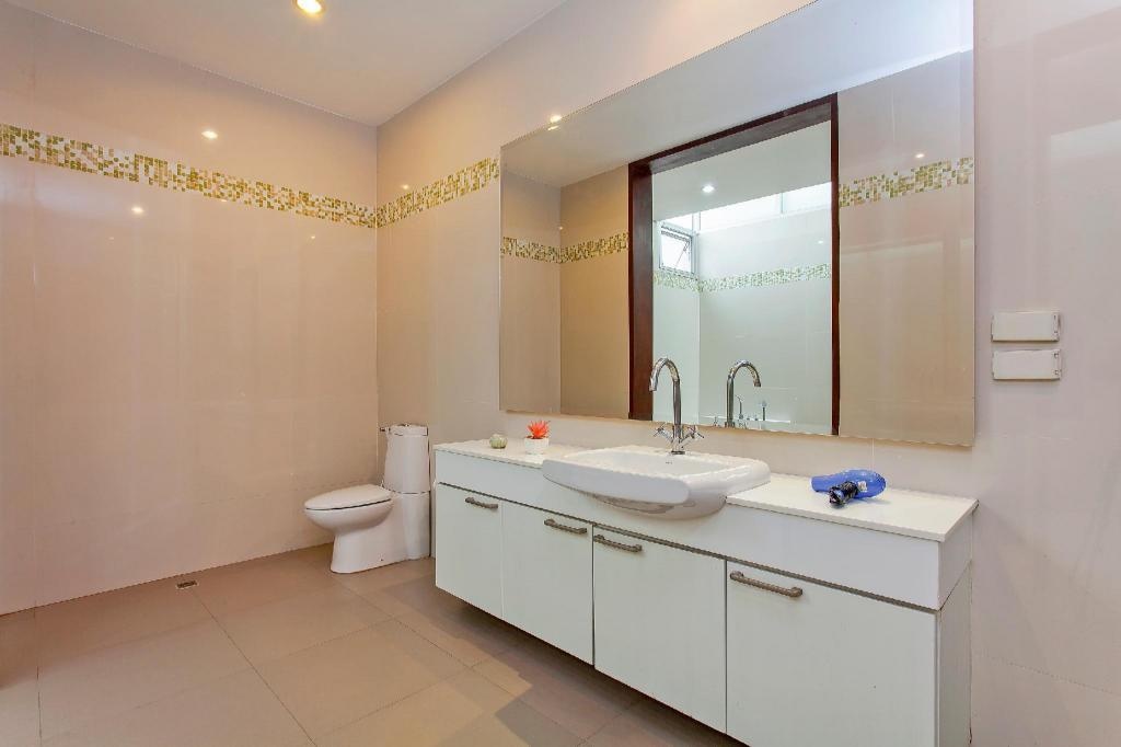 Nagawari 8 Luxury 6BR Pool Villa In Na JomtienfacilitiesBathroom44