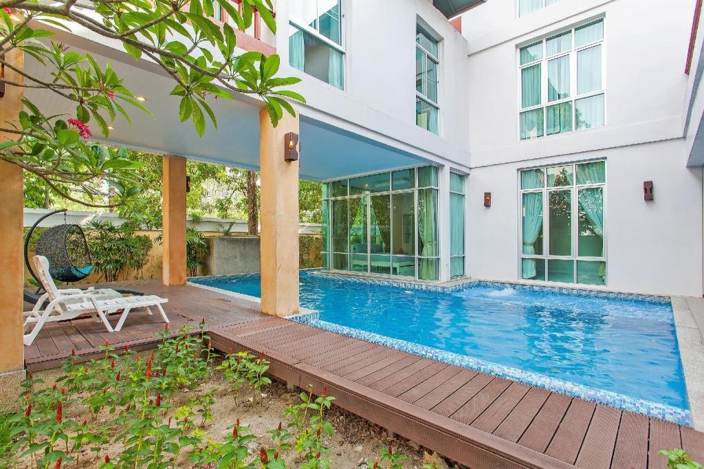 Nagawari 8 Luxury 6BR Pool Villa In Na JomtienfacilitiesSwimming Pool11
