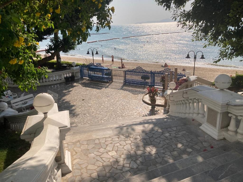 Sky Beach ApartmentfacilitiesBeach16