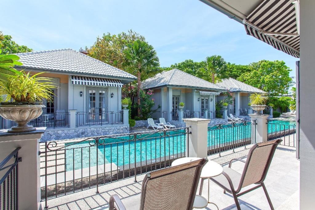 Pattaya Retreat Pool Villas 12 Bedroom Sleeps 24facilitiesBalconyterrace10