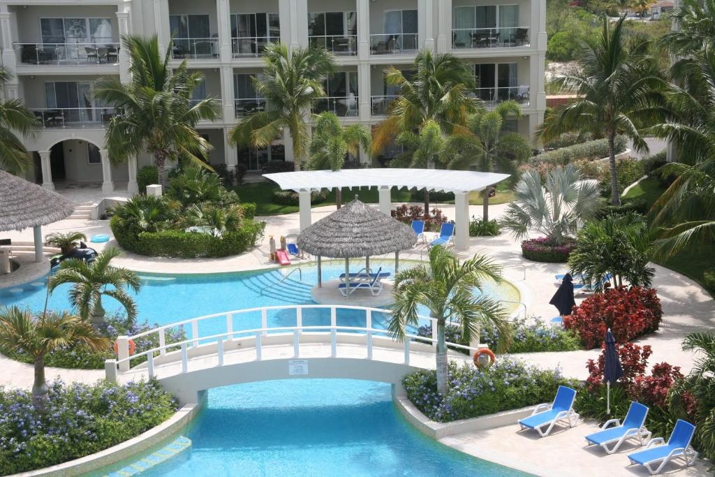 The Atrium Resort  Facilities  Swimming Pool 15