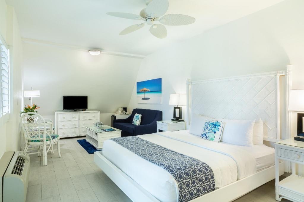 Ports Of Call Resort  Rooms  Standard Plus King Room With Balcony Guestroom 18