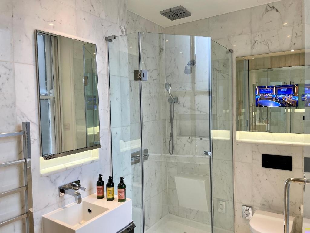 Eccleston Square Hotel  Facilities  Bathroom 29