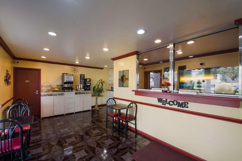 Americas Best Value Inn Buda Austin S  Property Views  Lobby 4