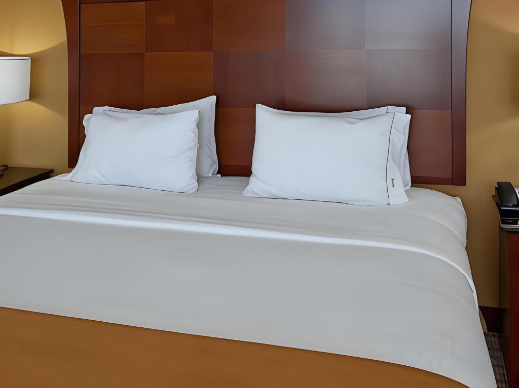 Holiday Inn Express Hotel Suites Austin South Buda By IHG  Rooms  Rooms Image 8 8