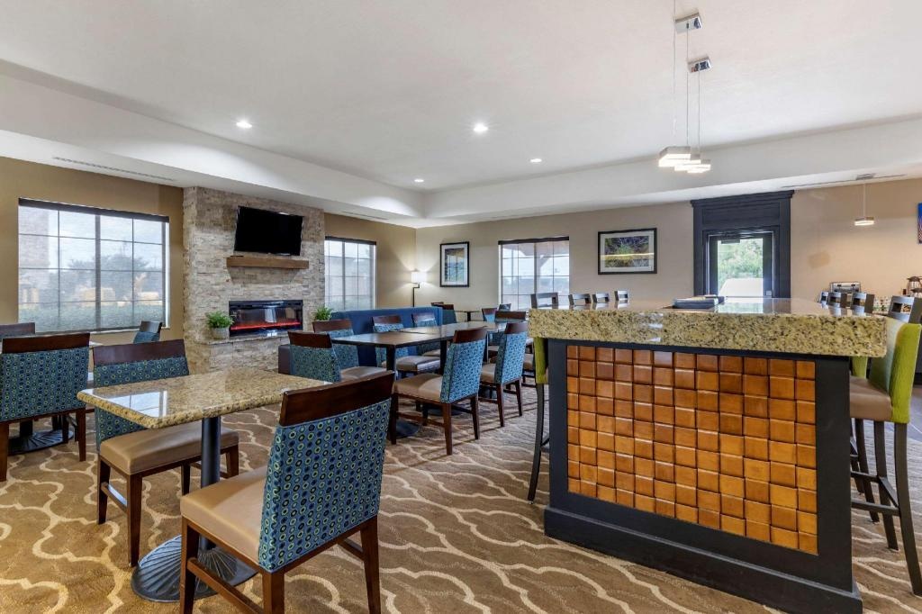 Comfort Suites Buda Austin South  Dining  Restaurant 3