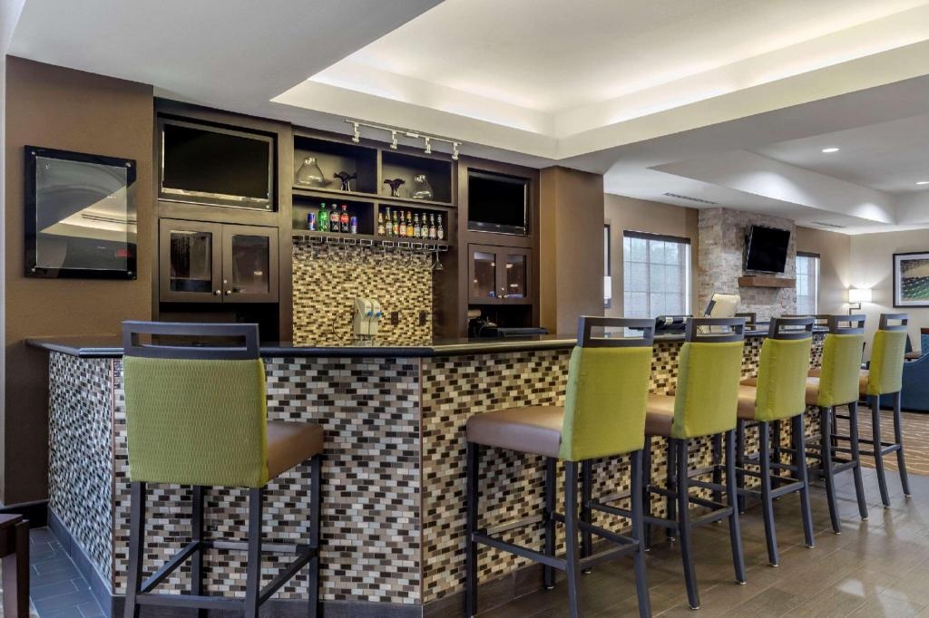Comfort Suites Buda Austin South  Facilities  Bar 7