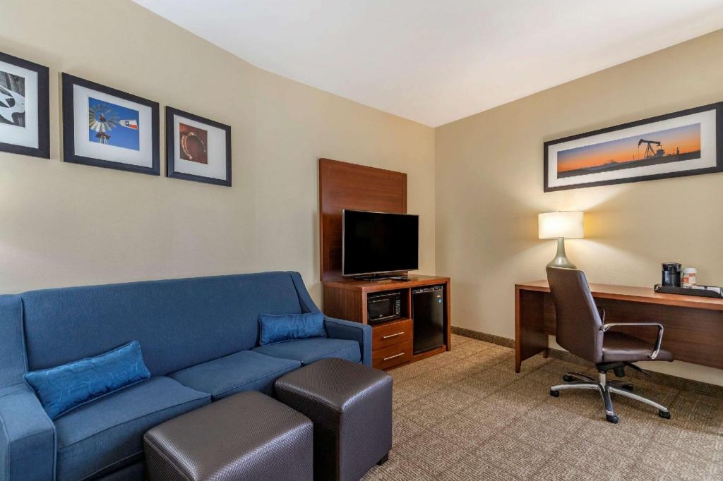 Comfort Suites Buda Austin South  Rooms  2 Queen Beds Suite No Smoking Accessible Suite Room 14