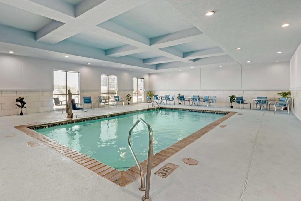Best Western Plus Buda Austin Inn Suites  Facilities  Swimming Pool 1