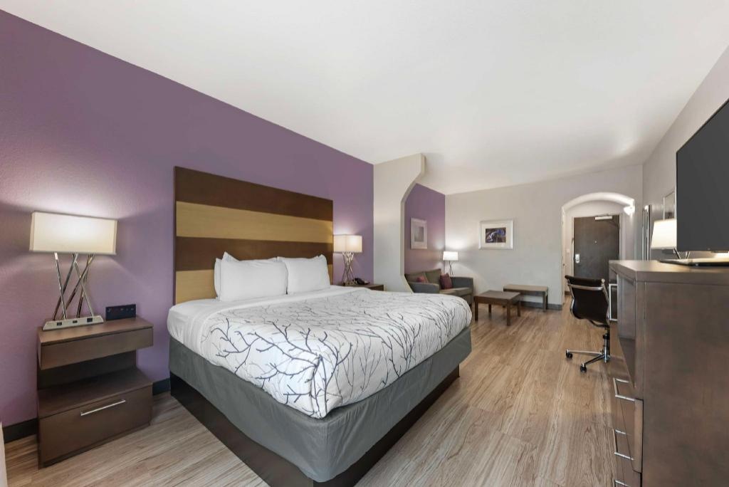 Best Western Plus Buda Austin Inn Suites  Rooms  Deluxe With Queen Beds Disabled Access Guestroom 2