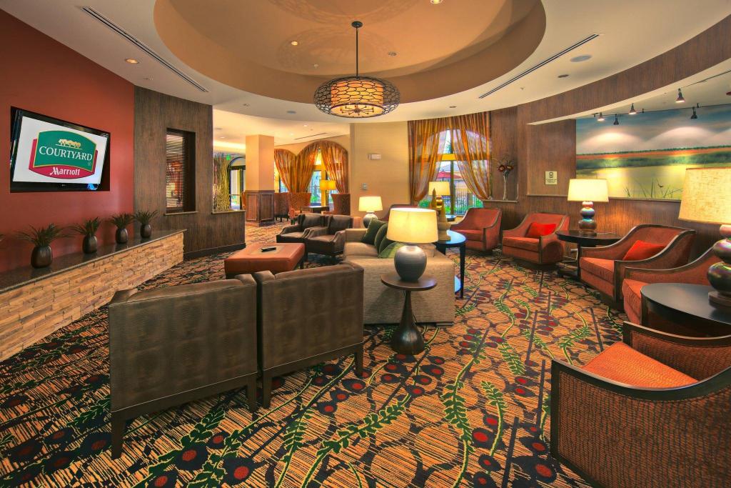 Lobby Courtyard Houma In Houma La