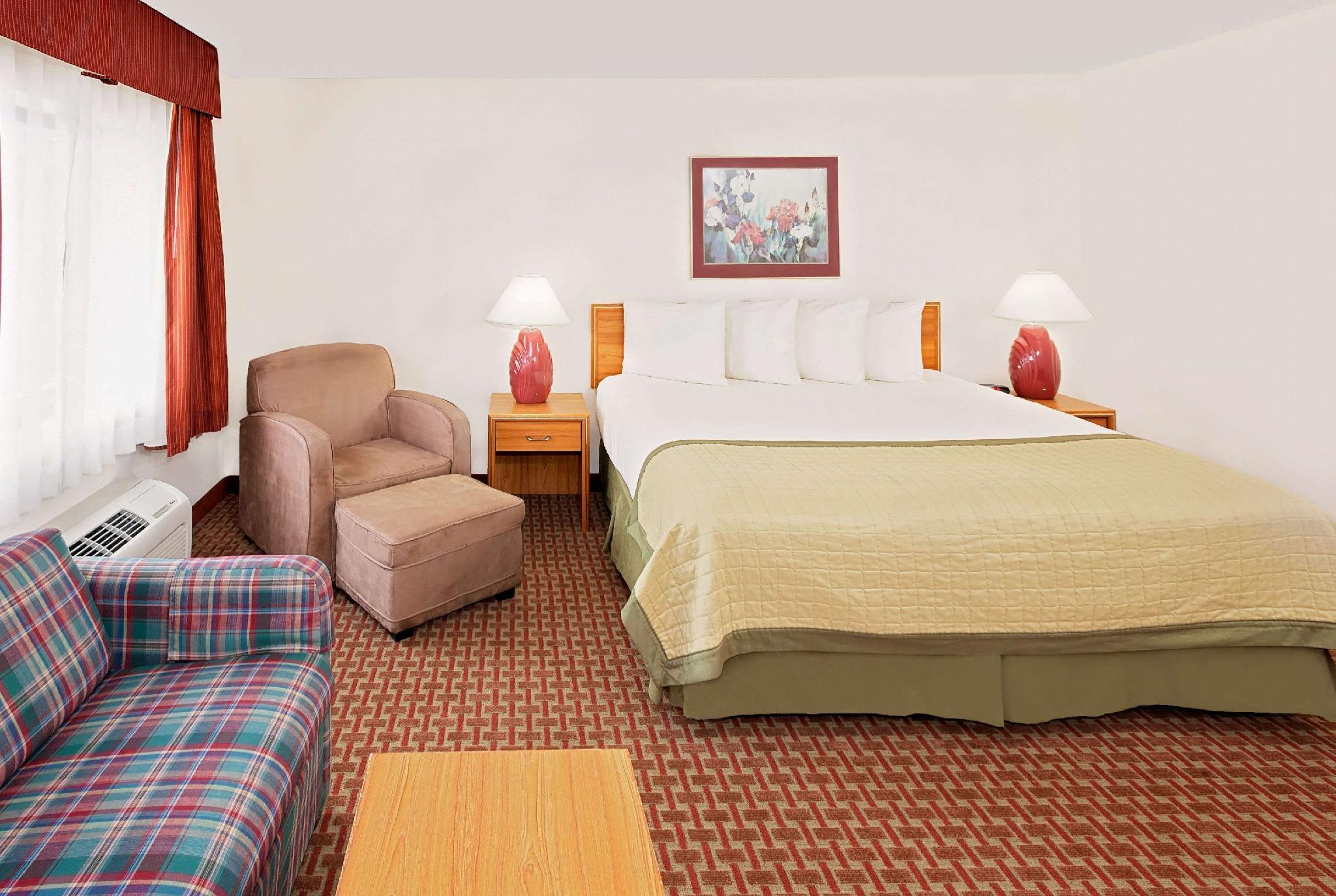 1 King Bed Suite Non Smoking