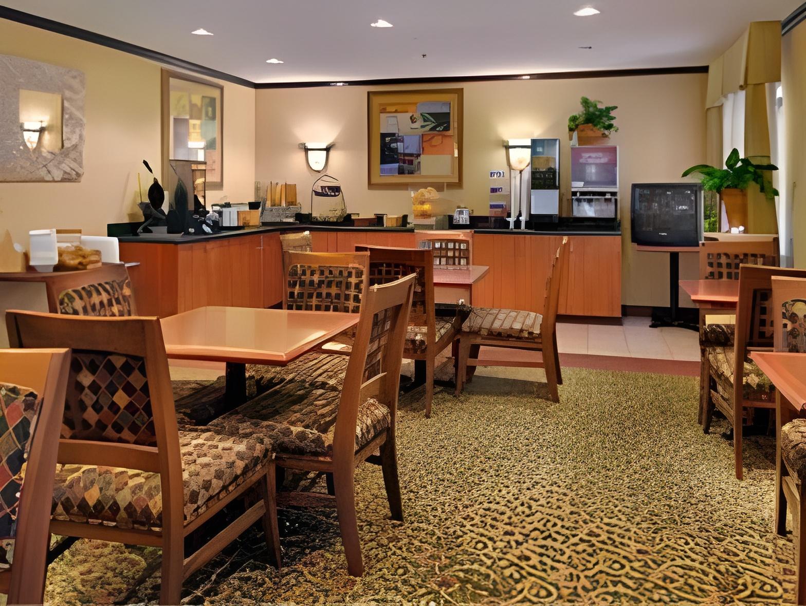 Coffee Shop Baymont By Wyndham St Josephstevensville In Stevensville Mi