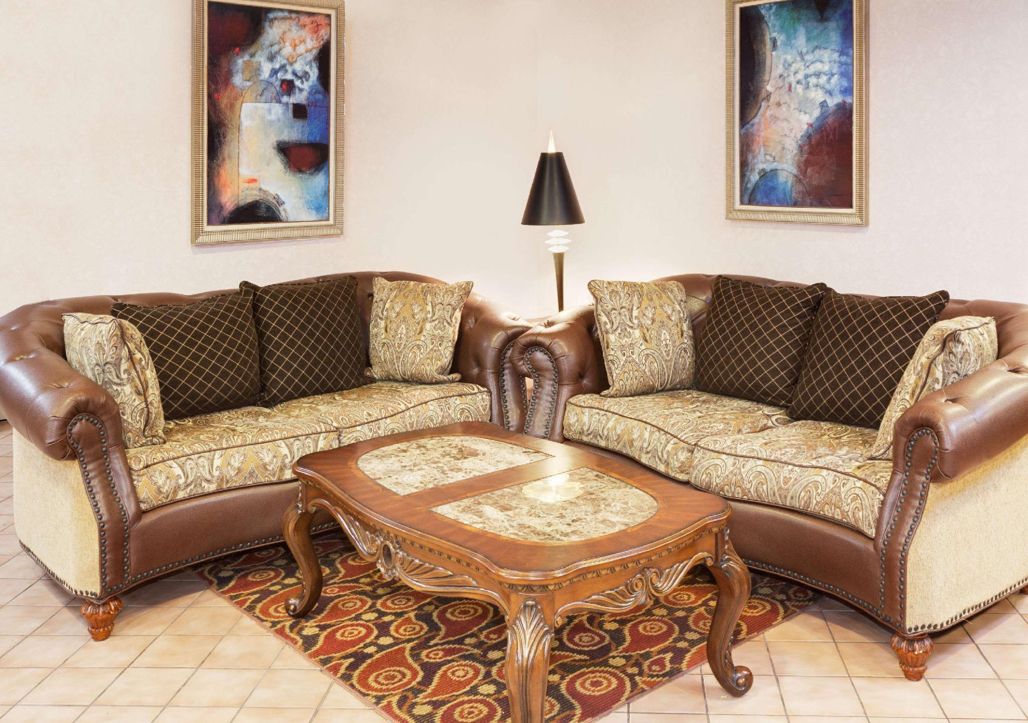 Lobby Baymont By Wyndham St Josephstevensville In Stevensville Mi