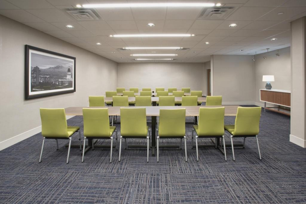 Holiday Inn Express Suites Uniontownfacilitiesfacilities Image 55