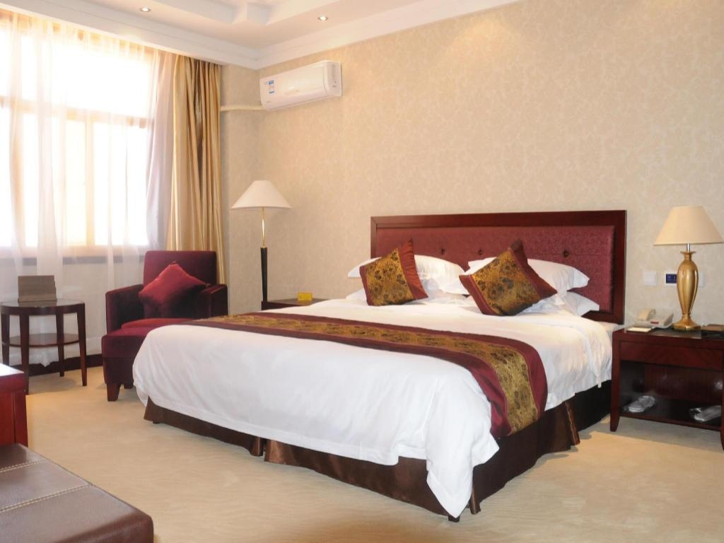 Sogecoa Golden Peacock Hotel  Rooms  Double King Bed 4
