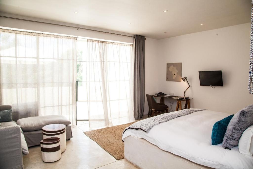 Latitude 15 Degrees  Facilities  Balconyterrace 26