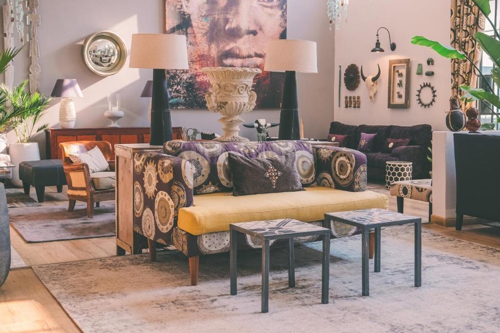 Latitude 15 Degrees  Facilities  Barlounge 25